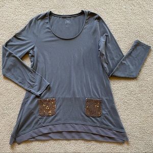 ✨ LOGO • Adorable shirt with sequin pockets!